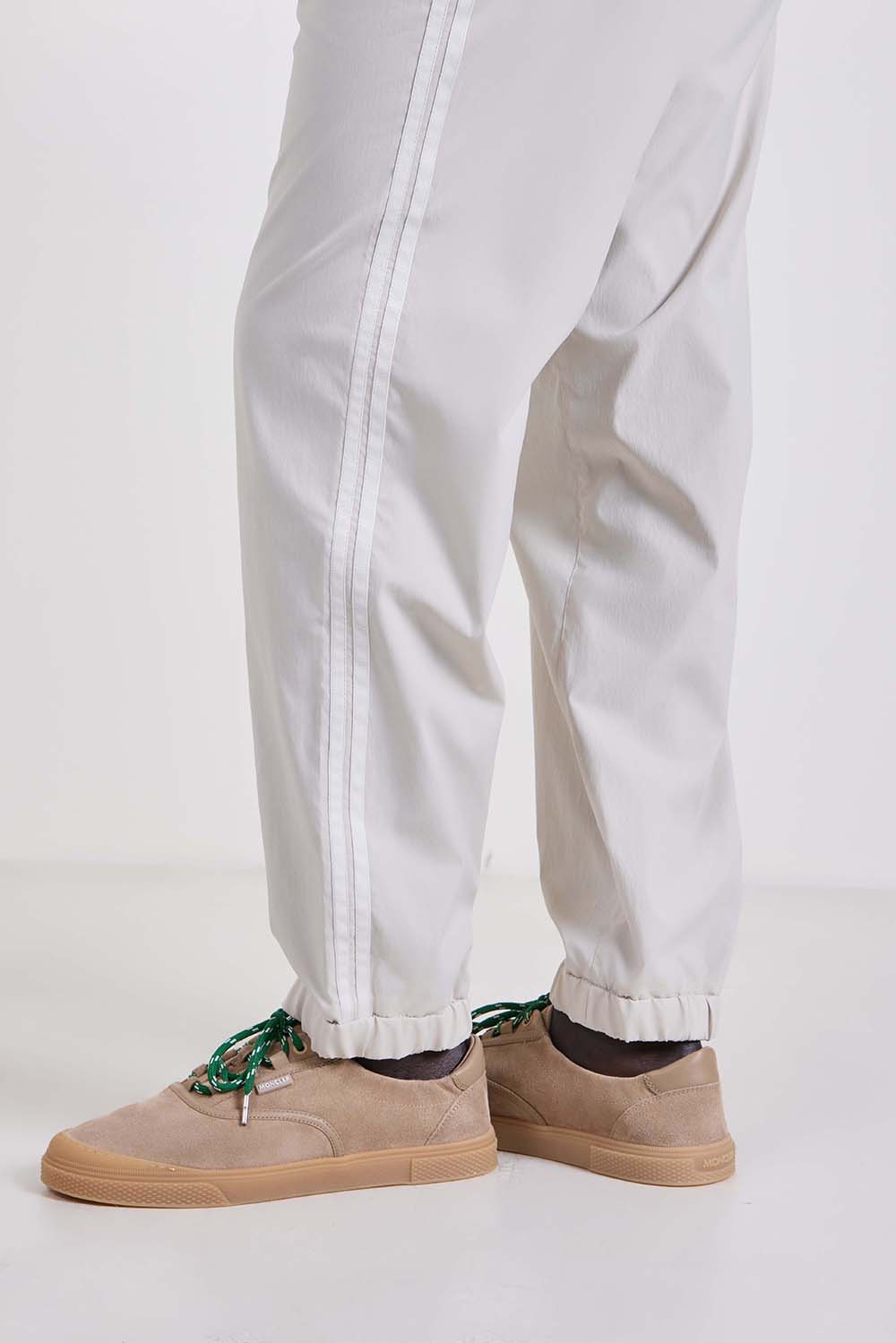 תמונת כל הלוק של נעלי סניקרס ורה ליז'ר